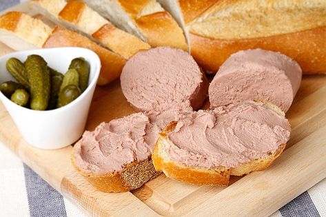 Homemade Liverwurst Recipe, Liverwurst Recipe, Deli Meat Recipes, Liver Sausage, Sausage Making Recipes, Liverwurst, Homemade Sausage Recipes, Pate Recipes, Lunch Meat Recipes