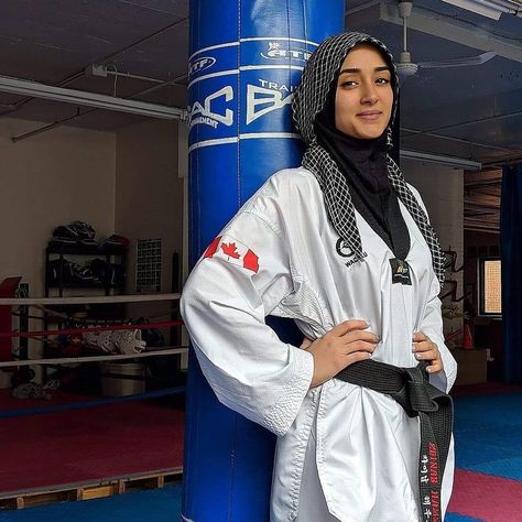 Muslim Female Fighters on Instagram: “Zaynab @martialarts_zaynab is a senior elite taekwondo fighter from Canada. She’s a coach as well 🥋... hope to see more from her inshallah…” Female Taekwondo, Taekwondo Girl, Women Karate, Tough Woman, Shotokan Karate, Female Martial Artists, Ufc Fighters, Martial Arts Women, Female Fighter