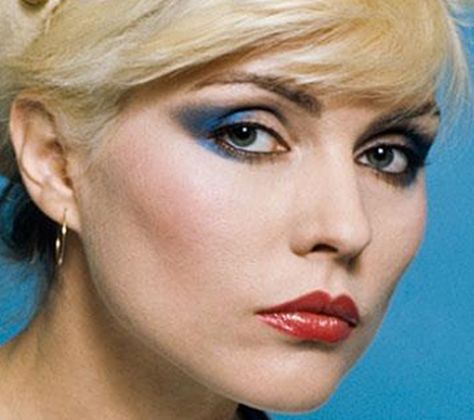 1978 Debbie Harry Makeup, Blondie Makeup, 70s Punk Makeup, Punk Eye Makeup, 1980s Theme, Blondie Makeup Debbie Harry, 80s Makeup Trends, Debbie Harry 70s, Debbie Harry Iconic Outfits