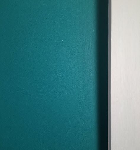 Teal Wall Colors, Teal Paint Colors, Teal Accent Walls, Teal Bathroom Ideas, Teal Rooms, Teal Interiors, Teal Bathroom, Teal Paint, Inspiration Bathroom