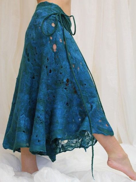 Cobweb felted skirt "THE SEA DANCE" Felt Skirt, Ocean Skirt, Wet Felting Bags, Wet Felted Clothing, Wet Felting Scarf, Felt Fashion, Wet Felt, Wool Art, Estilo Chic