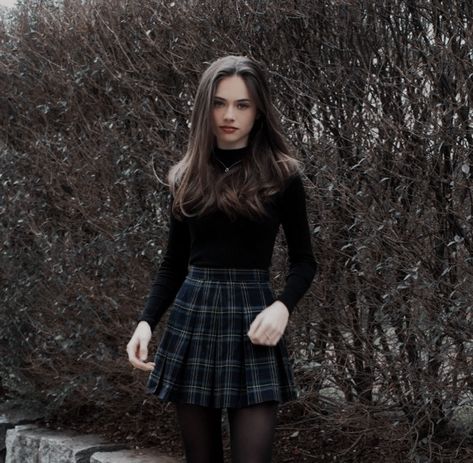 Scottish Skirt Outfit, Olivia Christie, Books Tiktok, Dark Academia Outfits, Academia Outfits, Aesthetic Books, Casual Day Outfits, Mode Inspo, Looks Style