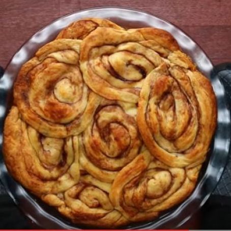 Cinnamon Roll Apple Pie Recipe, Pillsbury Cinnamon Roll Recipes, Recipes Deserts, Cinnamon Roll Apple Pie, Cinnamon Apple Pie, Apple Pie Recipe, Apple Pie Recipes, Cinnamon Rolls Recipe, Köstliche Desserts