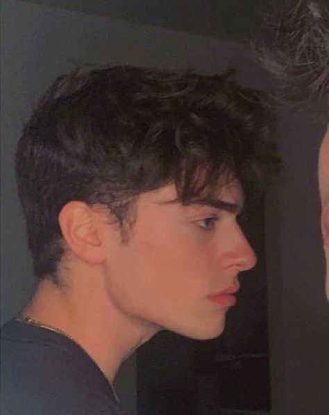 Men Face Aesthetic, Straight Nose Side Profile Men, Side Profiles Men, Dream Flow Haircut, Straight Nose Men, L Jawline, Aesthetic Male Hairstyles, Messy Flow Hairstyle Men, Dream Flow Hair Men