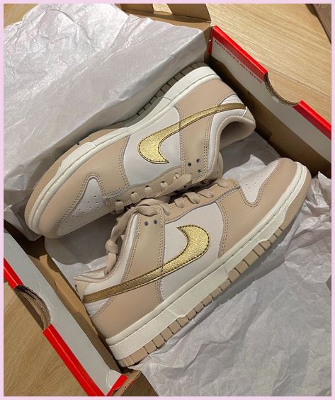 [Sponsored] 76 Top Brown Sneakers Outfit Womens Recommendations To Copy Immediately #brownsneakersoutfitwomens Brown Sneakers Outfit, Tenis Nike Jordan, Dunks Outfit, Nike Shoes Women Fashion, Nike Kicks, Jordan Shoes Retro, Nike Gold, Shoe Inspo, Brown Sneakers