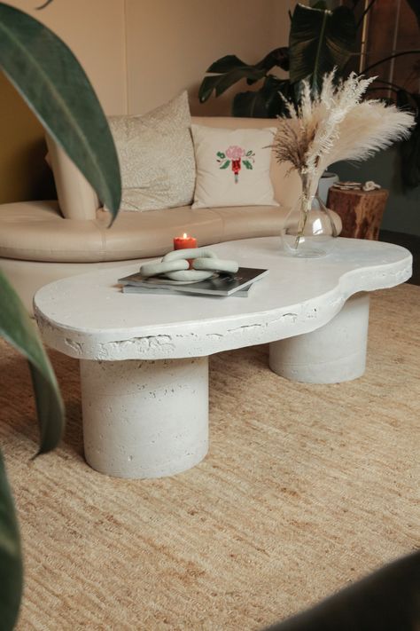 Diy Concrete Furniture, Thrift Store Home Decor, Cement Table, Stone Furniture, The Sorry Girls, Concrete Coffee Table, Diy Plaster, Concrete Furniture, Concrete Table