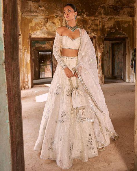 Buy Weddimng Lehenga in Delhi Off Shoulder Blouse Lehenga Full Sleeve, Off Shoulder Full Sleeve Blouse, Off Shoulder Lehenga Blouse, Off Shoulder Blouse Lehenga, Long Sleeve Lehenga, Full Sleeves Lehenga, Wedding Lehangas, Full Sleeve Blouse Designs, Lace Lehenga