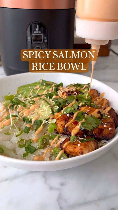 Spicy Salmon Rice Bowl, Hibachi Dinner, Salmon Rice, Salmon Rice Bowl, Plats Healthy, Spicy Mustard, Spicy Salmon, Salmon And Rice, Easy Healthy Meal Prep