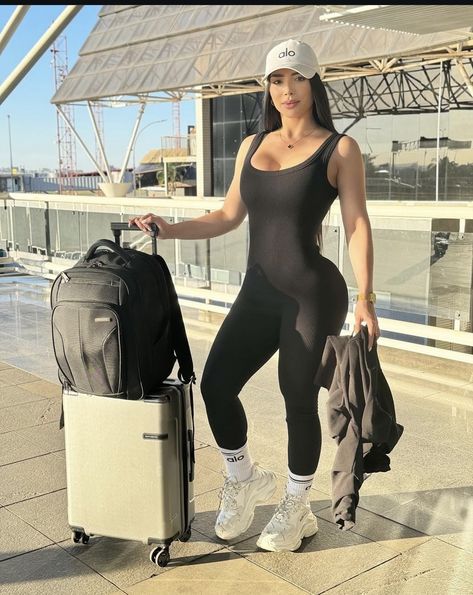 Workout Jumpsuit Outfit Casual, Outfit Gym Mujer, Patricia Core, Lounge Wear Comfy, Jumpsuit Outfit Casual, Airplane Outfits, Ny Outfits, Gym Clothes Women, Casual Day Outfits