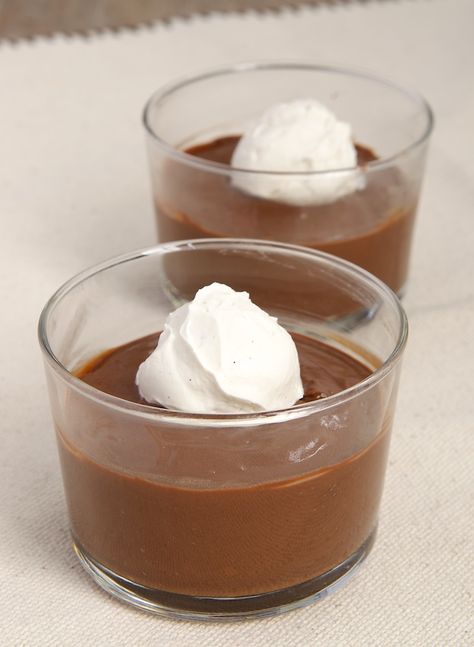 Double Chocolate Pudding is pure comfort food. And it's so simple to make with a short list of ingredients! - Bake or Break Low Calorie Protein Pudding, Protein Powder Jello Pudding, Low Cal Pudding, High Protein Chocolate Pudding, Low Calorie Chocolate Pudding, Low Calorie Pudding, Protein Powder Pudding, Protein Pudding Recipe, Chocolate Pudding Desserts