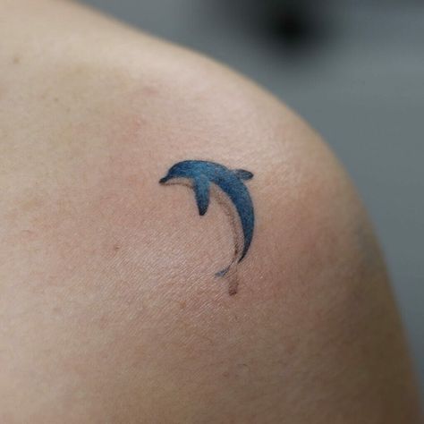 Dolphin Tattoo Design, Dolphin Tattoo, Dolphin Photos, Dolphins Tattoo, Blue Dolphin, Dot Tattoos, Ocean Tattoos, Koi Fish Tattoo, Fish Tattoo