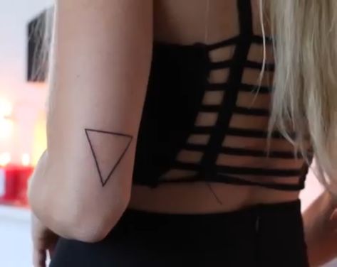 Triangle Tattoo Placement, Upside Down Triangle Tattoo, Hozier Art, Bella Tattoo, Wicca Tattoo, Be Like Water, Tattoos Simple, Tattoos Infinity, Tattoo Water