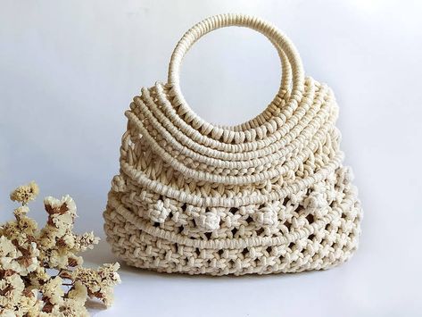 (287) my Total Handmade - YouTube Macrame Purse Tutorial, Pola Macrame, Macrame Purse, Purse Tutorial, Weaving Tutorial, Macrame Patterns, Straw Bag, Macrame, Unique Design