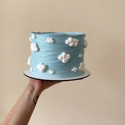 Cute Smash Cakes, Smash Cakes Ideas, Cloud Smash Cake, Cloud Theme Party 1st Birthdays, Blue Cake With Clouds, Cake For 1 Birthday, Cool Birthday Cakes For Boys, Blue Cloud Cake, Baby Blue Cake Birthday