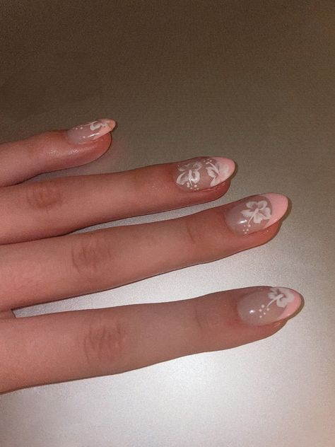 French Tip Hibiscus Almond Nails, White French Tip Nails With Pink Hibiscus Flower, Short Hawaii Nails, Round Nail Designs, Hawaii Nails, Pink Summer Nails, Simple Gel Nails, Summery Nails, Girly Acrylic Nails