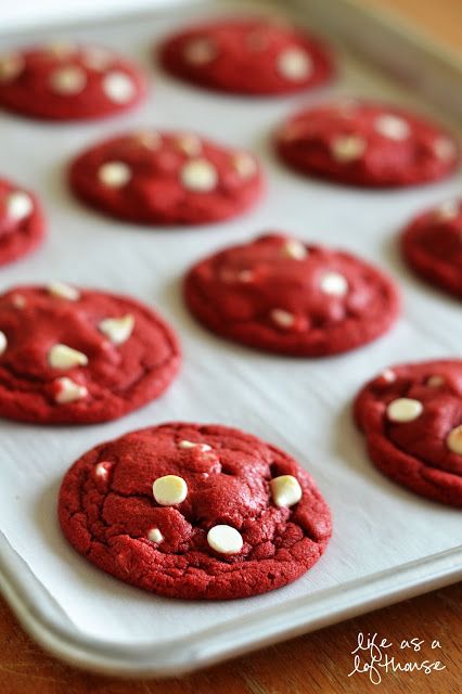 Red Velvet White Chocolate Chip Cookies from @Holly {Life in the Lofthouse} #cookies #redvelvet Red Velvet Desserts, Cookies With White Chocolate, Red Velvet Recipes, Velvet Cookies, Red Velvet Cake Mix, White Chocolate Chip, Red Velvet Cookies, White Chocolate Chip Cookies, Köstliche Desserts