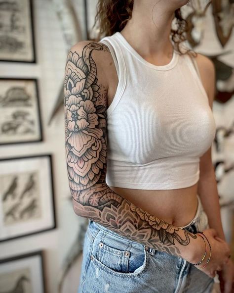 Female Sleeve Tattoo Ideas, Female Sleeve Tattoo, Sleeve Tattoo Ideas, Female Sleeve, Tattoo Artwork, World Tattoo, Back Tattoo Women, Best Sleeve Tattoos, Dainty Tattoos