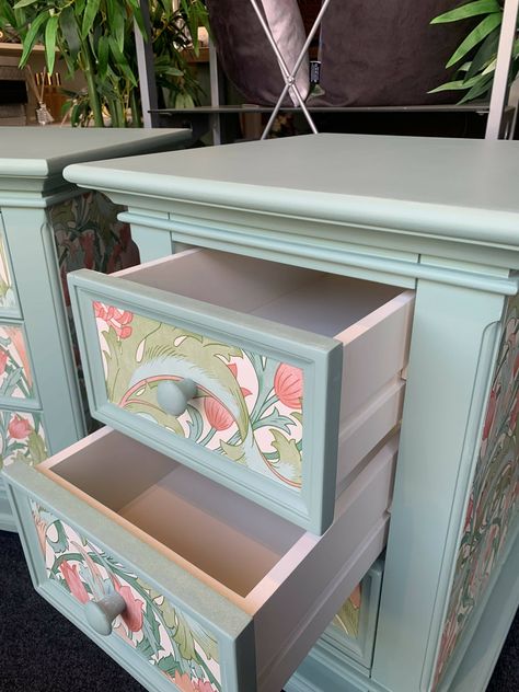 Pair of bedsides William Morris inspired – Upcite Craft Room Vintage, Unique Furniture Painting, Quirky Furniture, Furniture Makeover Inspiration, William Morris Inspired, Painted Drawers, Furniture Update, Gorgeous Bedrooms, Wood Shop Projects