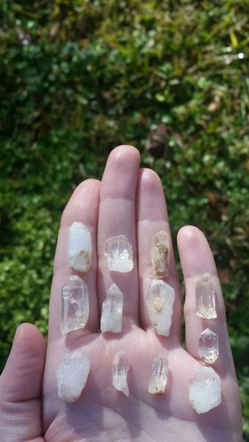 Gemstone Glow: Clear Quartz Points Spiritual Notes, 4 Horsemen, Clear Quartz Point, Crystal Pyramid, Crystal Healing Stones, Crystal Meanings, Quartz Crystals, Crystal Grid, Natural Forms