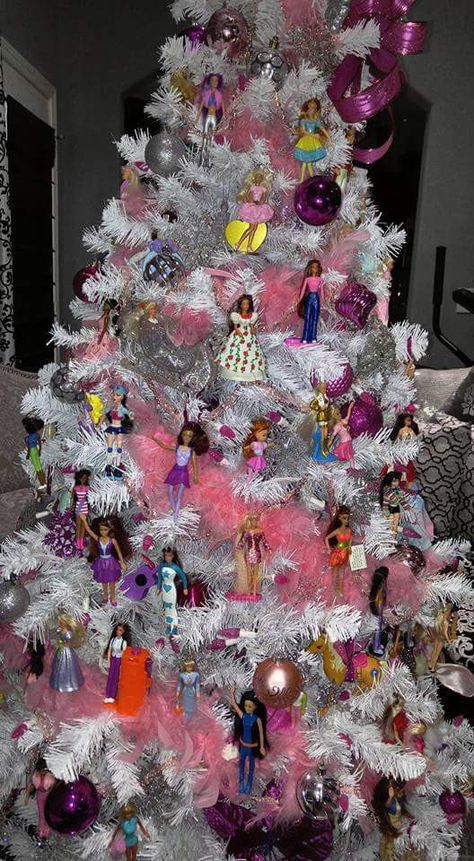 Barbie Xmas Tree, Barbie Christmas Decorations, Yule 2024, Barbie Christmas Tree, Christmas Princess, Dream Christmas, Christmas Themed Cake, Barbie Christmas, Groovy Christmas