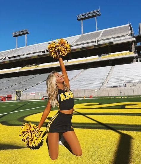 Yellow Cheerleader Aesthetic, College Cheer Pictures, Cheer Stunt Pictures, Cheer Portraits Cheerleading Poses, College Cheerleader Aesthetic, Cheer Poses For Pictures, Cheer Media Day Poses, Dance Team Poses, Cheer Team Pictures Poses