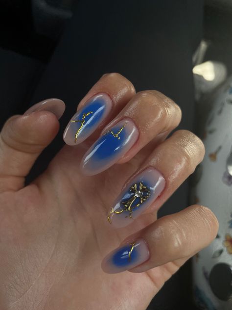 Blue And Gold Nails Almond, Pretty Nails Blue, Dark Blue And Gold Nails, Blue And Gold Nail Designs, Gold And Blue Nails, Navy Blue And Gold Nails, Nails Blue And Gold, Blue Nails With Gold, Blue And Gold Nails