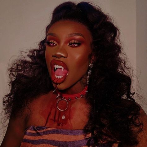 Pretty Halloween Makeup Looks, Bunny Halloween Makeup, Vampire Makeup Ideas, Pretty Halloween Makeup, Blood Makeup, Vampire Makeup Halloween, Creative Halloween Makeup, Afro Goth, Black Vampire