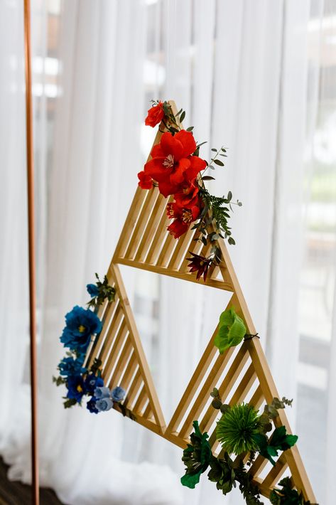 Susan_Derek-Wedding-Day2-Full-HD-309 Zelda Centerpiece Weddings, Zelda Wedding Theme Ideas, Zelda Bridal Shower Ideas, Legend Of Zelda Wedding Ideas, Zelda Wedding Decor, Zelda Theme Wedding, League Of Legends Wedding, Zelda Room Decor Diy, Zelda Centerpiece