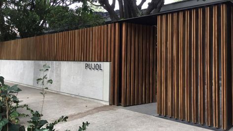 Timber Batten Facade, G 3 Front Elevation Design, 25 Feet Front Elevation Modern, Boundary Wall Design Exterior Modern, Boundary Wall Design Exterior, Fence Garden Ideas, Garden Border Fence, Fence Border, Fence Wall Design