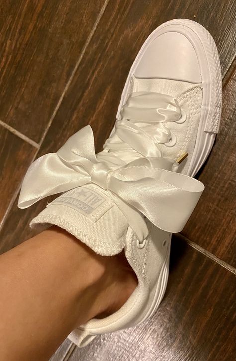 White Shoes With Bow, Diy Wedding Sneakers, Air Forces With Ribbon Laces, White Ribbon Shoes, Ribbon Wedding Shoes, Wedding Shoes Bride Bows, White And Gold Sneakers, Bride Sneakers, Quinceanera Shoes