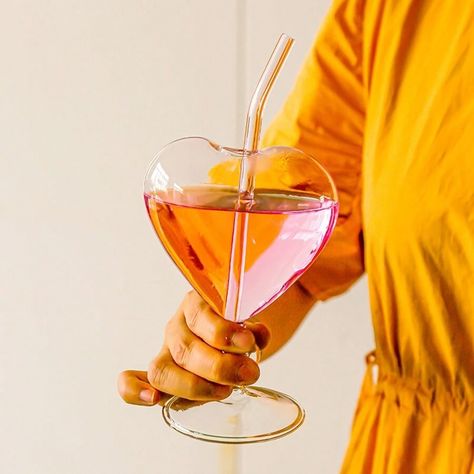 1pc Creative Heart-Shaped Highball Glass Cup In Japanese Style | SHEIN Glass Straw Cup, Glass With Straw, Wine Glass Crafts, Drinking Cups, Juice Cup, Highball Glass, Glasses Drinking, Heat Resistant Glass, Glass Straws