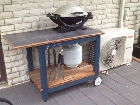 Bbq Trolley Ideas, Grilling Cart, Bbq Trolley, Outdoor Grill Area Diy, Diy Grill Table, Trolley Ideas, Bbq Cart, Painted Couch, Diy Cart