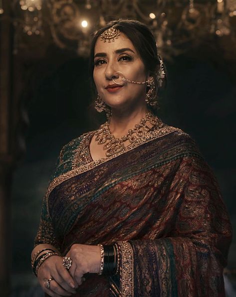 Heeramandi Aesthetic, Desi Jewellery, Sustained Investigation, Manisha Koirala, Draping Styles, Saree Draping Styles, Saree Draping, Indian Star, Desi Aesthetic