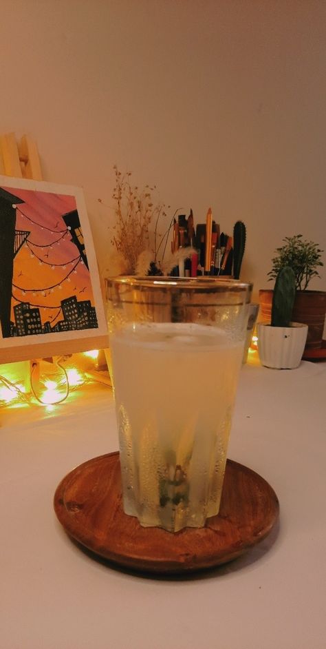 I love to take asthetic pictures,its lemonade Lemonade, Juice, I Love, Tableware