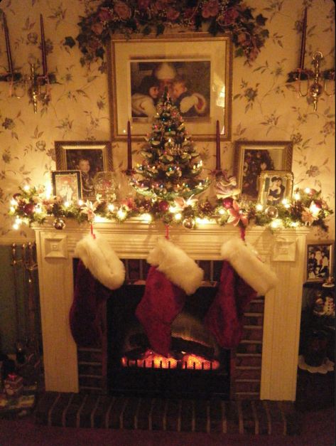 2010 Christmas, Winter Decorating Ideas, Christmas Cozy, Christmas Dreaming, Winter Decorating, Cozy Candles, Cosy Christmas, Christmas Time Is Here, Christmas Feeling