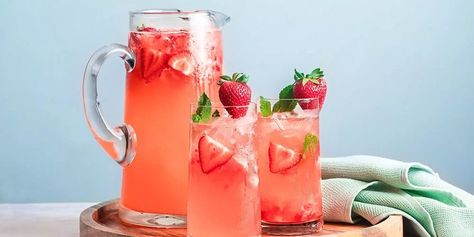 #drinks #Strawberry Drinks Strawberry, Red Drink, Strawberry Soda, Sparkling Lemonade, Ginger Lemonade, Red Drinks, Healthy Plate, Strawberry Juice, 300 Calories