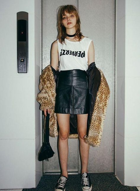 Indie Sleaze - Imgur Fashion Over The Decades, American Apparel Ad, Indie Sleaze, Mini Skirt Black, I'm With The Band, Leather Mini Skirt, Fashion Project, Kinds Of Clothes, Costume Outfits