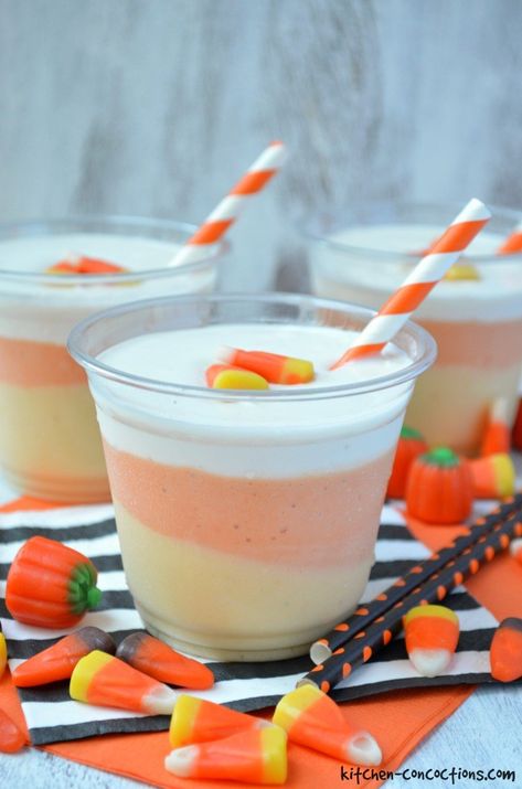 Candy Corn Layered Smoothies - This healthy, yet fun smoothie recipe is perfect for Halloween breakfast or an after school snack! #kitchenconcoctions #recipes #halloween #smoothies Healthy Candy Corn, Candy Corn Desserts, Candy Corn Recipe, Layered Smoothie, Theme Snack, Healthy Halloween Food, Halloween Breakfast, Halloween Tricks, Snack Smoothie