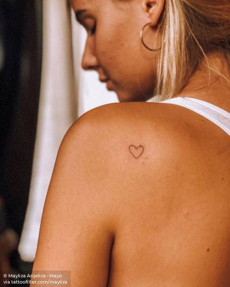 Heart Outline Tattoo, Little Heart Tattoos, Red Heart Tattoos, Tiny Heart Tattoos, Shoulder Blade Tattoo, Small Heart Tattoos, Tattoo Heart, Special Tattoos, Back Of Shoulder Tattoo