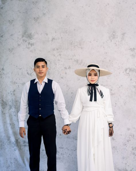 Prewedding Photography Hijab, Style Vintage Hijab, Noni Belanda Style, Foto Prewedding Muslim Studio, Konsep Prewedding Outdoor Hijab, Inspirasi Prewedding Hijab, Prewedding Vintage Retro Hijab, Prewed Vintage Hijab, Inspirasi Prewedding Outdoor