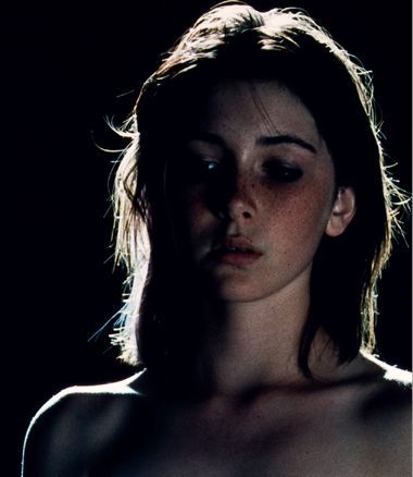 Bill Henson, Face Drawing Reference, Portrait Lighting, Dramatic Lighting, Face Photography, Poses References, Beauty Portrait, Arte Fantasy, Dark Photography