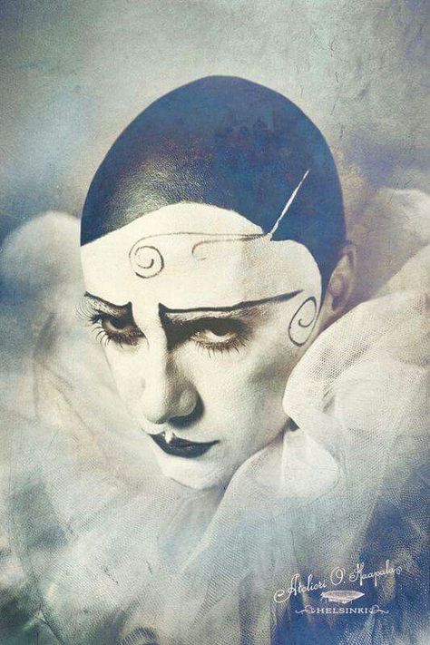 Pierrot | Makeup/Photoshoot ideas in 2019 | Pinterest https://www.pinterest.com/pin/699887598319683213/sent/?sfo=1&sender=27092172666835594&invite_code=deac689a762d4c92a1f2bd290156d25f&utm_content=bufferc57b7&utm_medium=social&utm_source=pinterest.com&utm_campaign=buffer Pierrot Costume, Pierrot Clown, Drag Make-up, Dark Circus, Send In The Clowns, White Makeup, Vintage Clown, Pantomime, Neo Victorian