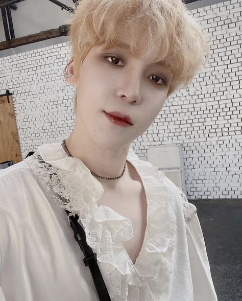 Ateez Vampire, Jeong Yun-ho, Space Pirate, Solo Pics, Kim Hongjoong, Pop Bands, Male Beauty, Instagram Update, Kpop Idol