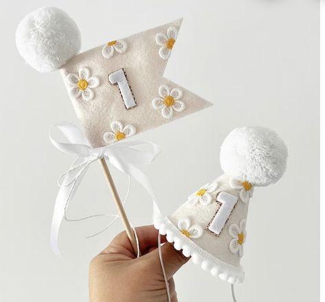 First Birthday Craft Ideas, Diy Birthday Hat For Baby, Birthday Hat Diy, First Birthday Crafts, Baby Birthday Hat, Baby Birthday Crown, Daisy Hat, Daisy Theme, First Birthday Hat