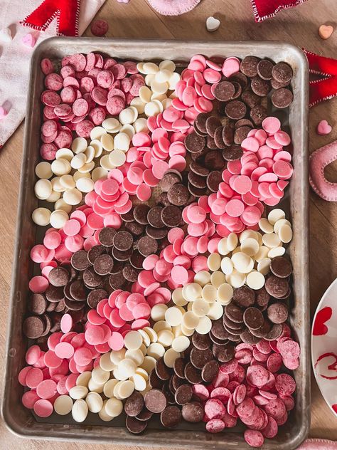 The Simple Hack for Candy Heart Chocolate Bark - Diy Valentine Desserts, Chocolate Bark In Oven, Valentines Chocolate Bark, Valentine Bark Candy, Valentine’s Day Chocolate Bark, Easy Christmas Chocolate Bark, Valentine’s Day Bark, Chocolate Melts Ideas, Candy Melt Ideas