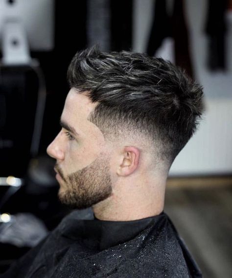 V Shaped Haircut With Layers, Shaped Haircut, Step Cut Hairstyle, Mens Messy Hairstyles, V Shaped Haircut, Mid Fade Haircut, Haircut With Layers, Short Textured Hair, Mens Haircuts Short Hair