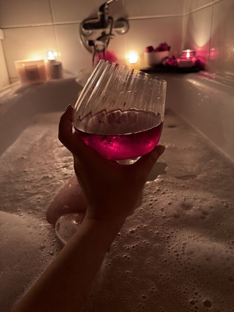 Bathtub Flowers, Date With Myself, Millionaire Husband, Bathroom Photoshoot, Bath Pics, Soft Energy, Romantic Bath, Girly Bathroom, Romantic Life