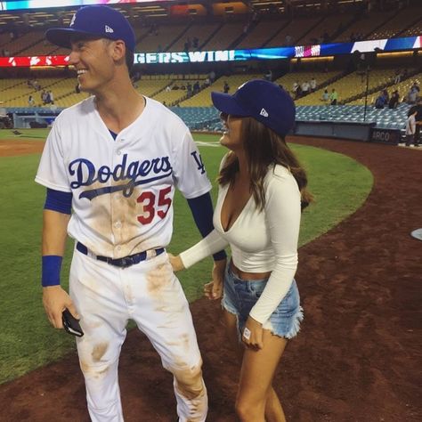 Melyssa Perez and cody Mlb Wife Outfits, Cute Baseball Game Outfit Summer, Mlb Couples, Sports Game Outfits For Women, Mlb Game Outfit Woman, Baseball Wife Outfit, Dodger Game Outfit Women, Fix Her Up Tessa Bailey, Mlb Wife Aesthetic