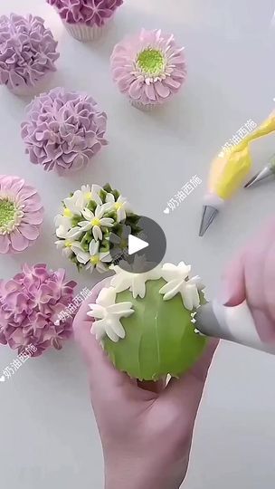 Cake Reels, Buttercream Tutorials, Piping Ideas, Bouquet Cupcakes, Piped Flowers, Carrot Cake Decoration, Cupcake Flowers, Flower Cups, Cake Decorating Flowers