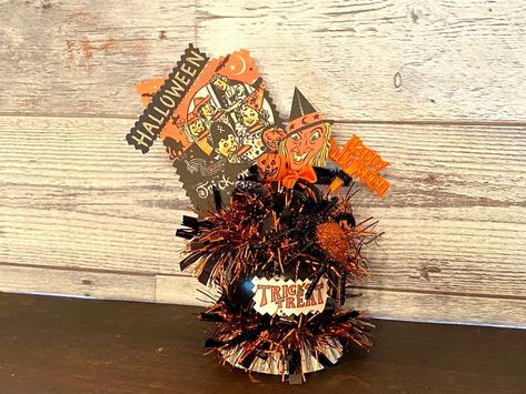 Spider Jack O Lantern, Vintage Halloween Brooches For Gift, Retro Halloween Decorations, Halloween Witch Decor, Vintage Halloween Diecut, Halloween Assemblage, Vintage Halloween Candy Buckets, Vintage Halloween Assemblage, Chenille Crafts